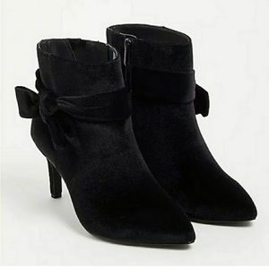 💋 final sale 💋 Wide Width Velvet bow pointed toe booties